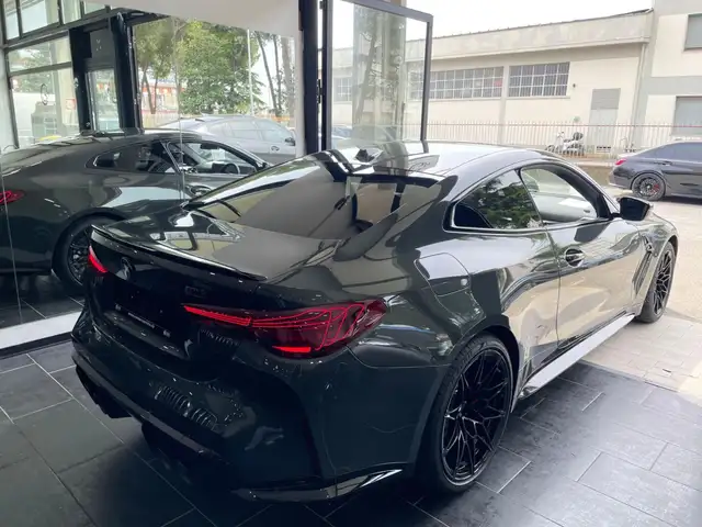 BMW M4 view 7