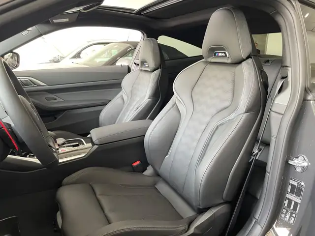 BMW M4 view 13