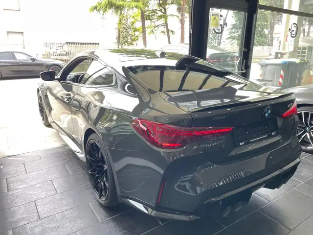 BMW M4 view 5