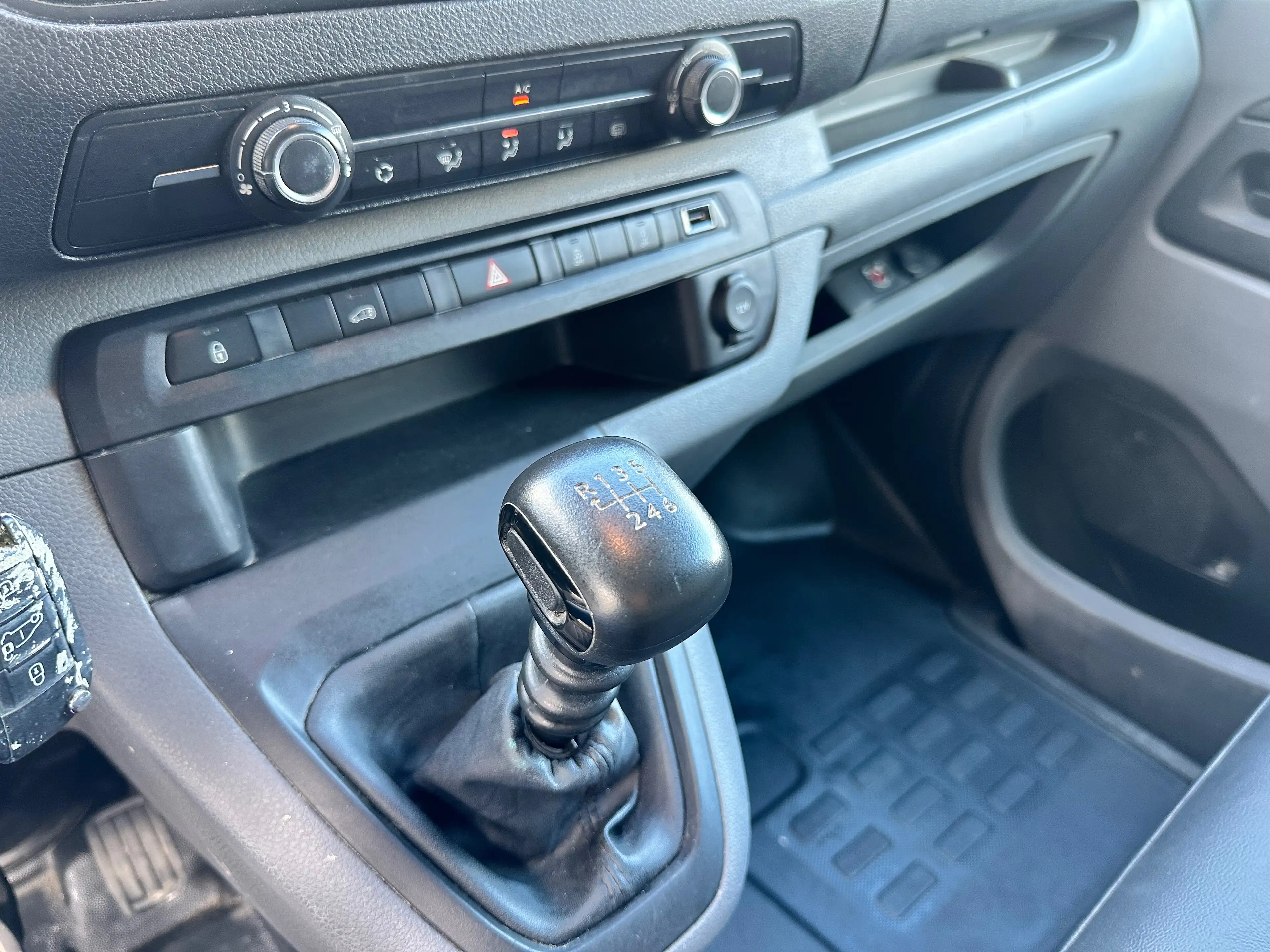 Peugeot Expert 1.5 BlueHDi L1 C. Premium CU S — photo 10