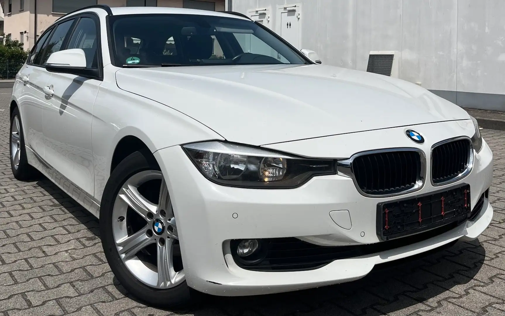 BMW 318 d Touring NAVI AHK PDC SIZUHEIZUNG TOP Weiß - 1