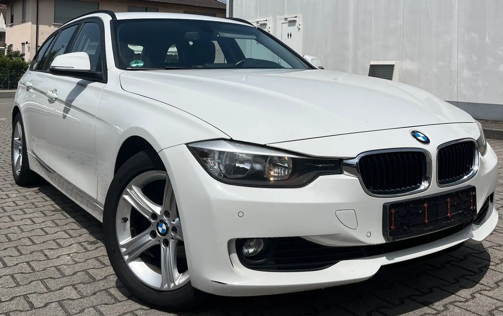 BMW 318 d Touring NAVI AHK PDC SIZUHEIZUNG TOP Weiß - 2