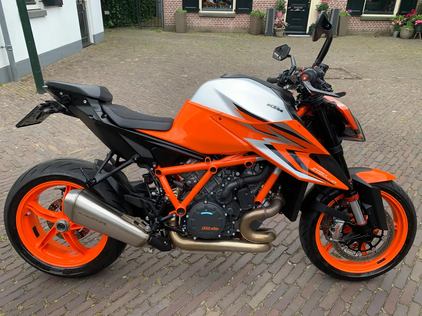 KTM 1290 Super Duke R 2024 Orange - 1