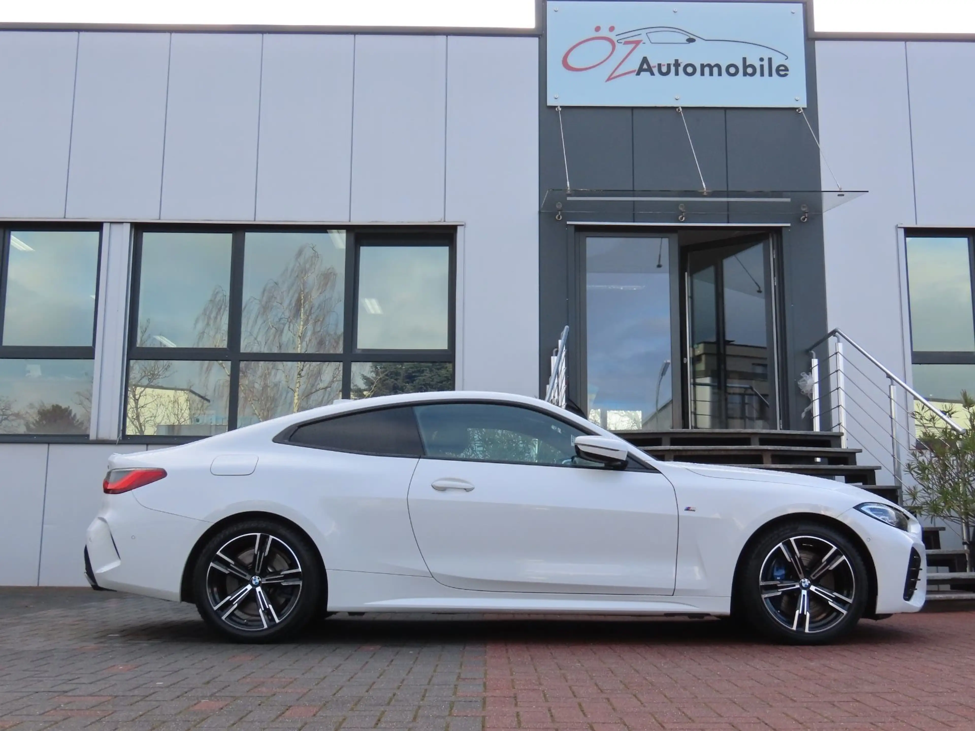 BMW M4 i xDrive Coupé Shadow-Line — photo 12