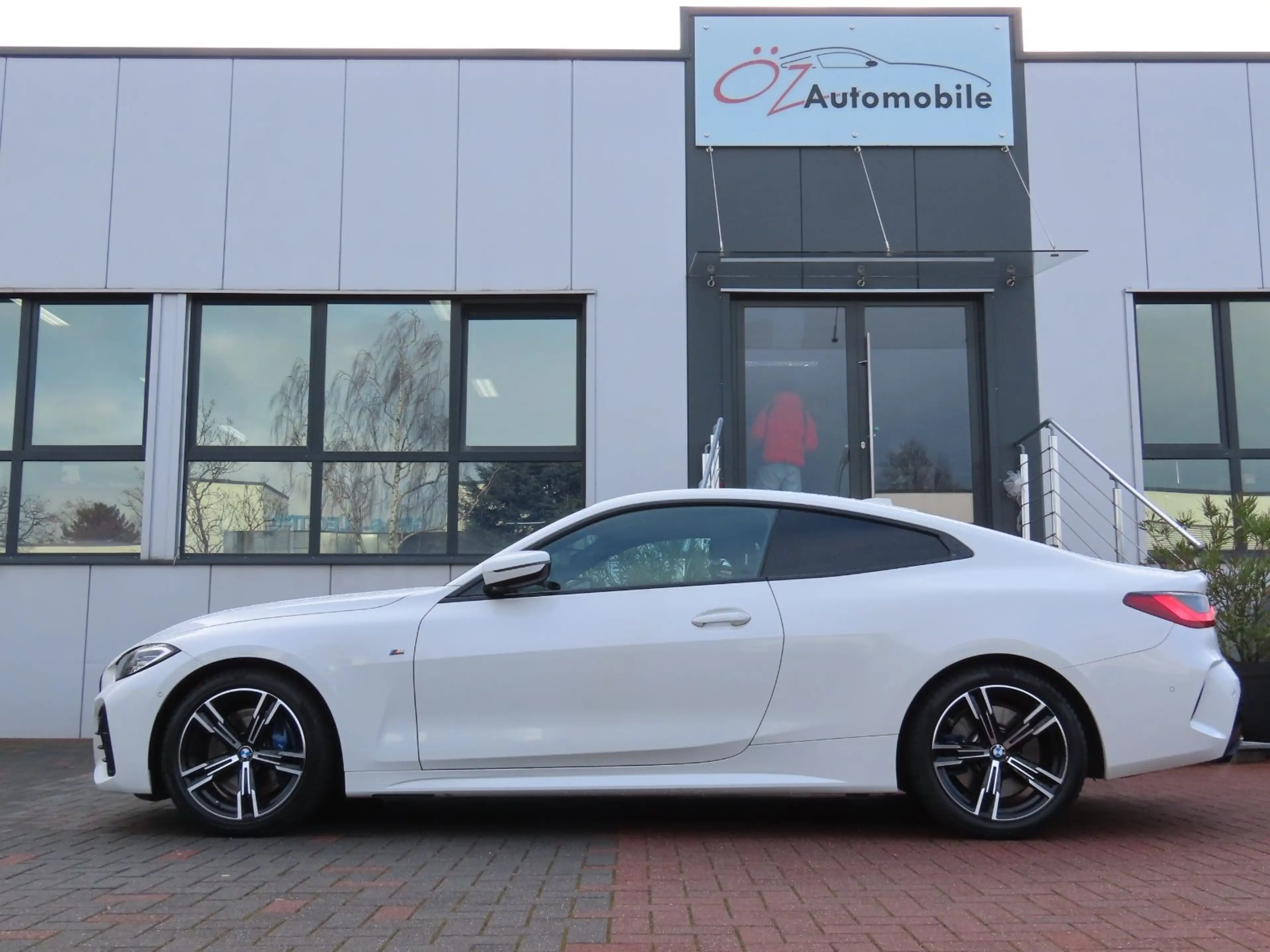 BMW M4 i xDrive Coupé Shadow-Line — photo 13