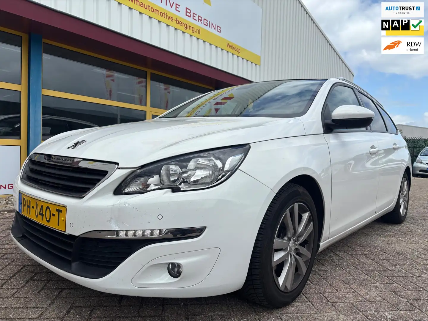 Peugeot 308 SW 1.2 PureTech Blue Lease Executive Wit - 1