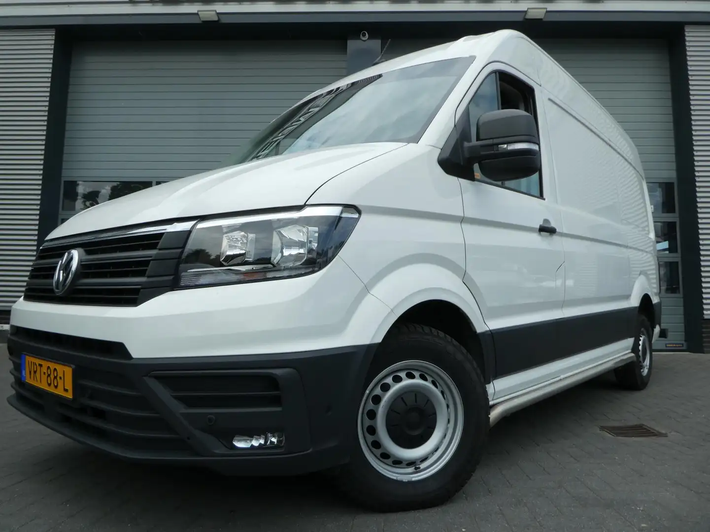 Volkswagen Crafter 35 2.0 TDI 180 pk L3H3 ( L2H2) airco, apple carpla Wit - 1