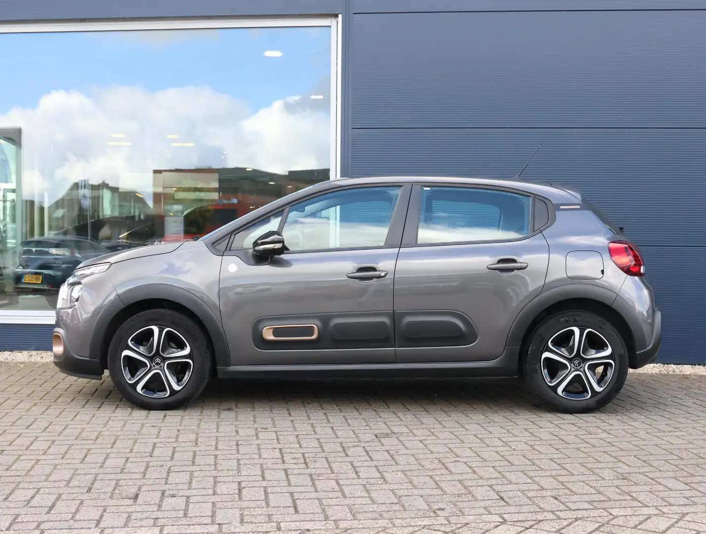 Citroen C3 1.2 P.T. C-Series | 1ste eigenaar | Navigatie d.m. Grijs - 2
