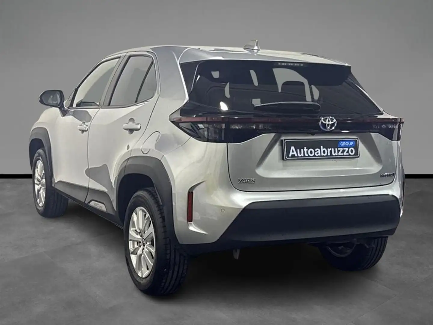 Toyota Yaris Cross 1.5h Business fwd 116cv e-cvt Grigio - 2
