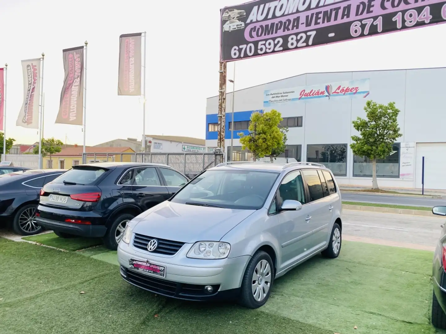 Volkswagen Touran 2.0TDI Advance Gris - 2