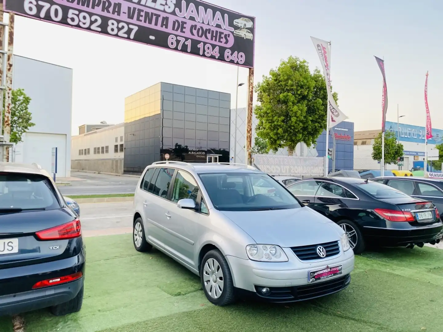 Volkswagen Touran 2.0TDI Advance Gris - 1