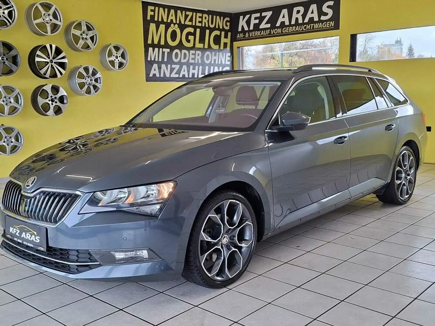 Skoda Superb Ambition 2.BESITZ, NAVI, PDC, RFK, SITZH. Gris - 1