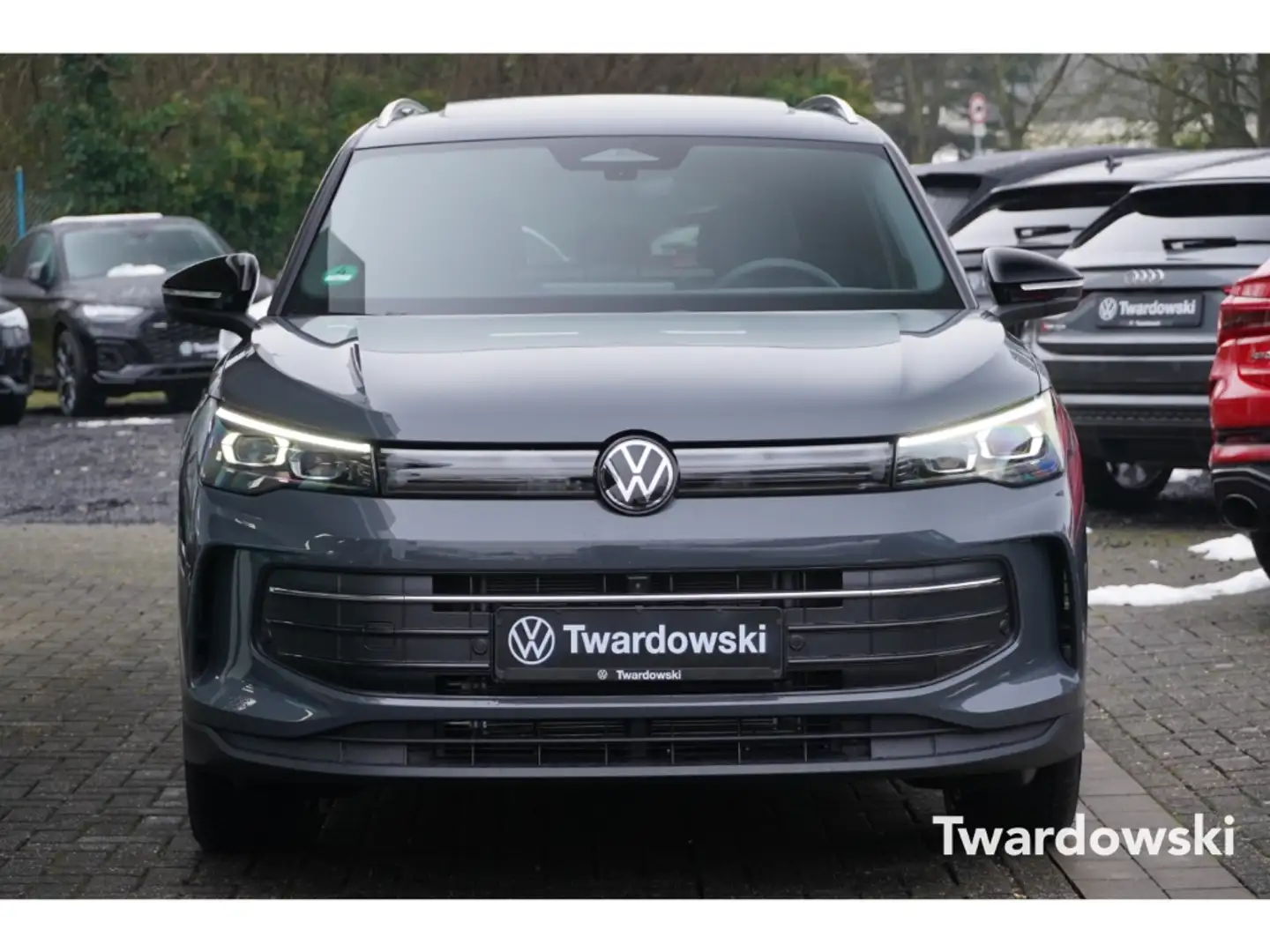 Volkswagen Tiguan 2.0 TDI Goal Keyless ACC 360° Pano Matrix Grau - 2