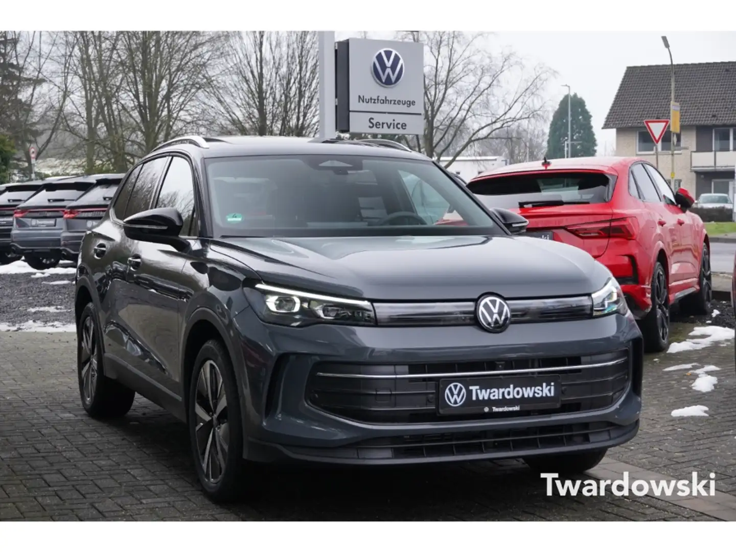Volkswagen Tiguan 2.0 TDI Goal Keyless ACC 360° Pano Matrix Grau - 1
