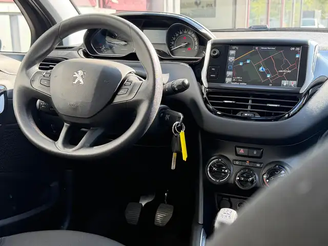 Peugeot 208 view 10