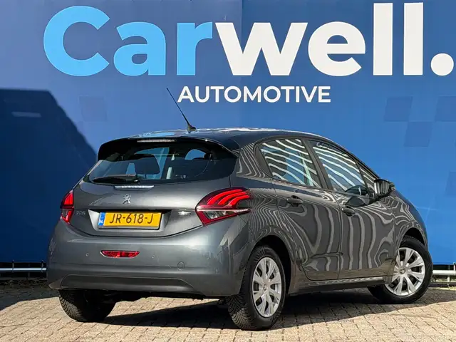 Peugeot 208 view 6