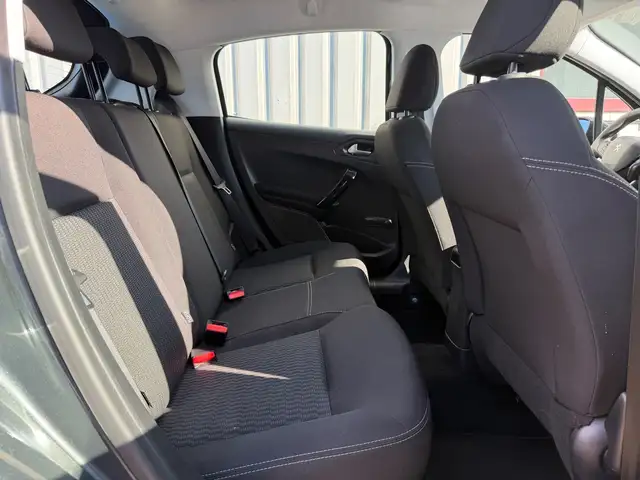 Peugeot 208 view 14