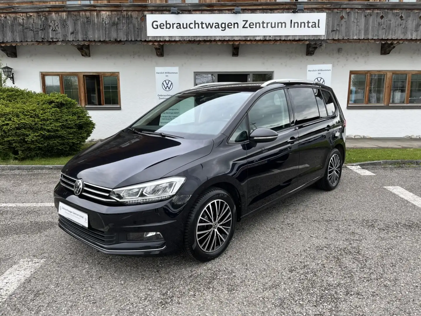 Volkswagen Touran 1,5 TSI DSG Active (LED+RearView+Navi) Klima Navi Negru - 2