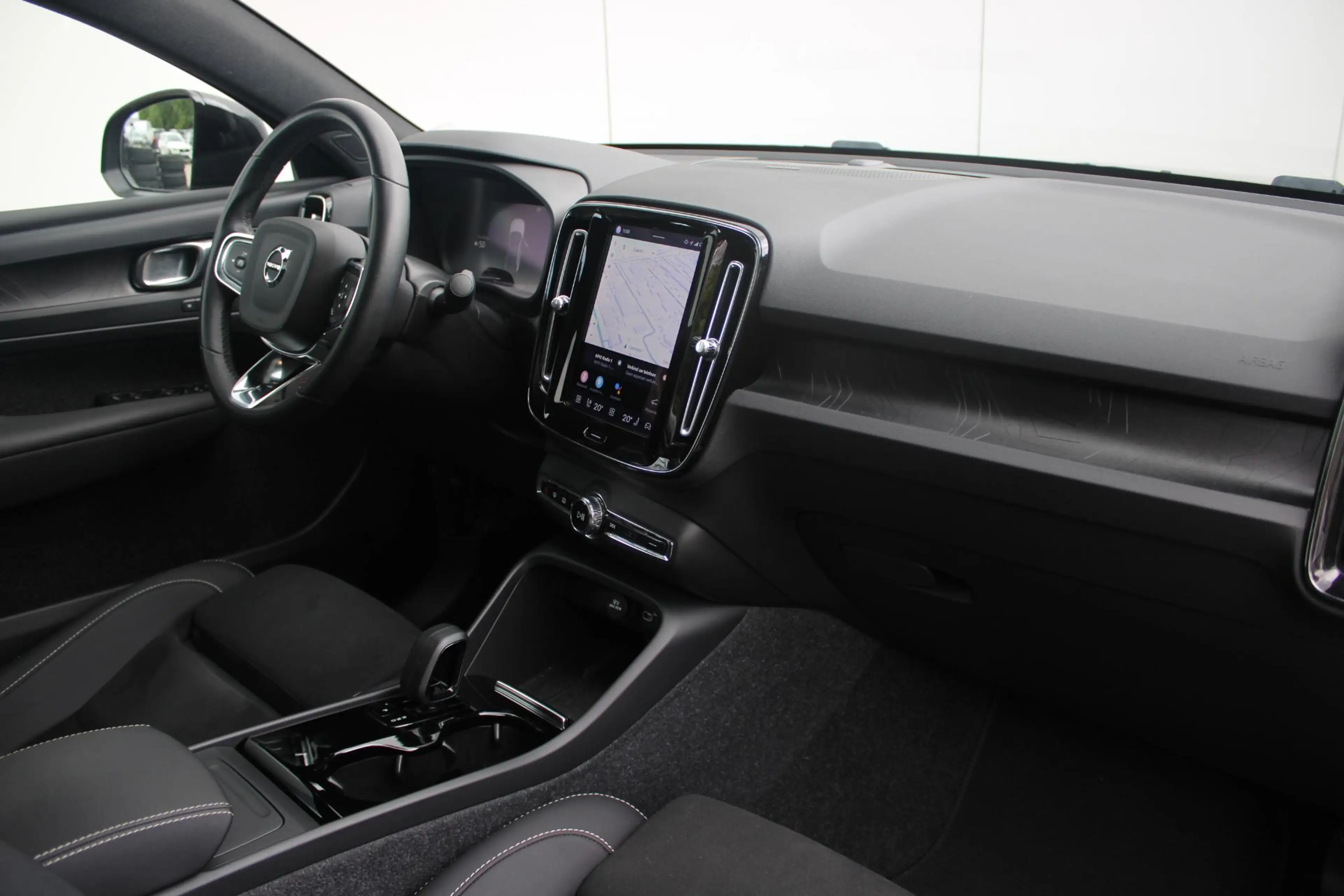 Volvo C40 Recharge Ultimate 69 kWh — photo 4