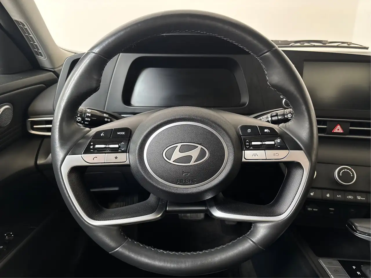 Hyundai ELANTRA снимка Hyundai ELANTRA