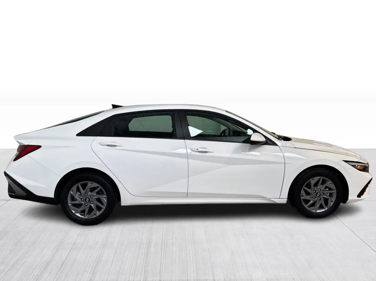 Hyundai ELANTRA снимка Hyundai ELANTRA