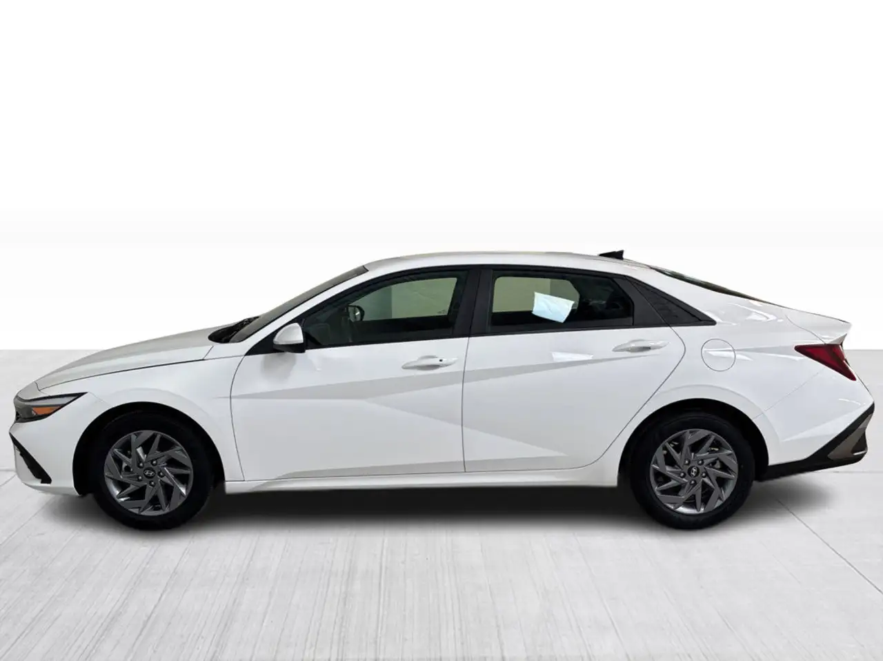 Hyundai ELANTRA снимка Hyundai ELANTRA