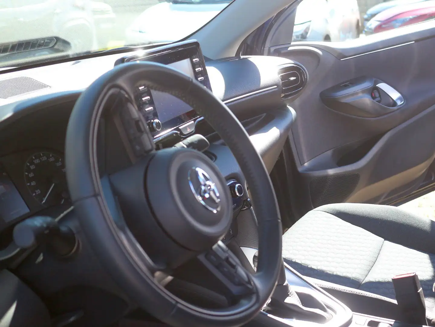 Toyota Yaris Hybrid 1.5 VVT-i Business Edition mit Navigation Schwarz - 2