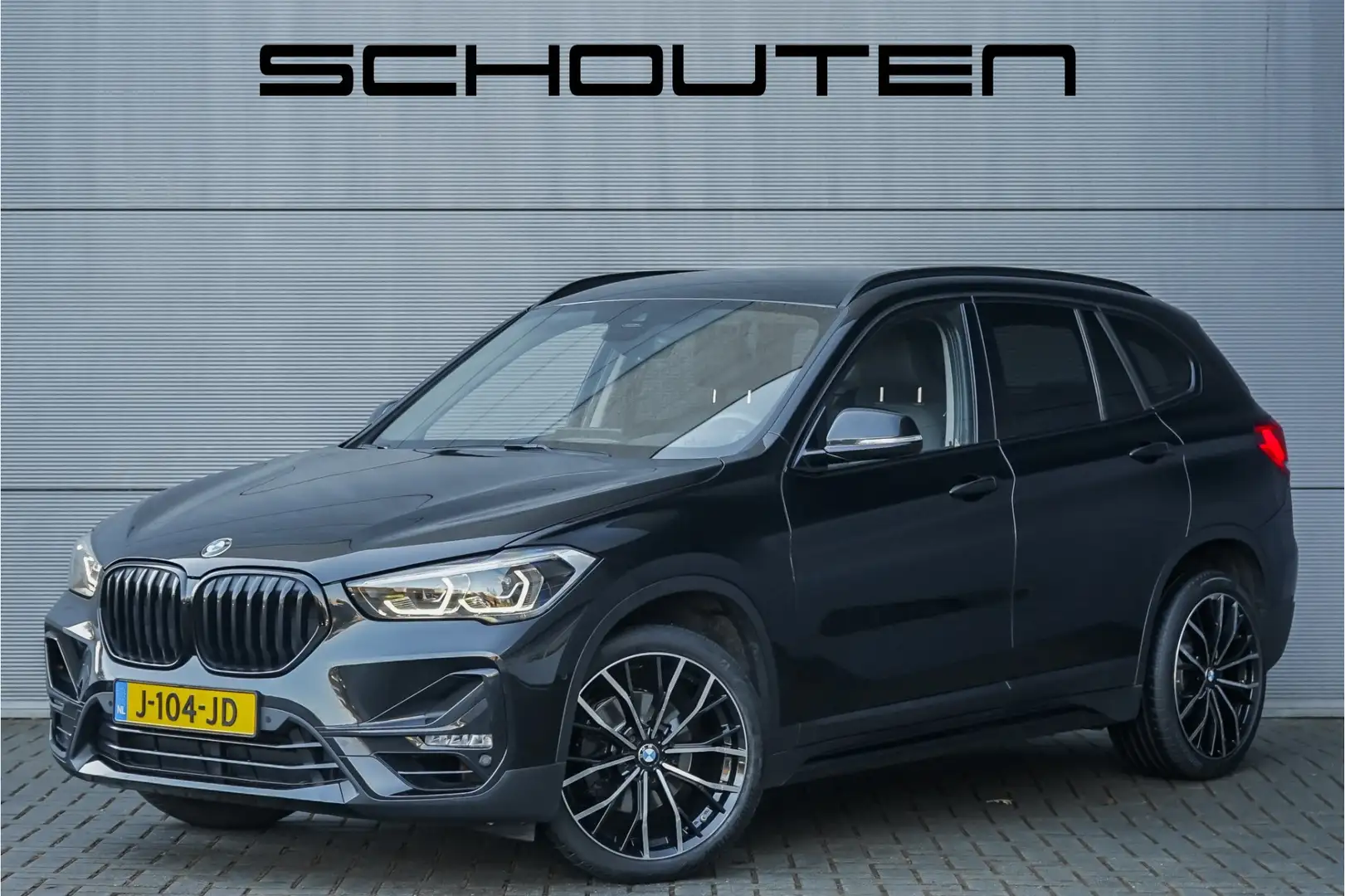 BMW X1 sDrive18i Sportline Aut. HUD Leer 19" Zwart - 1