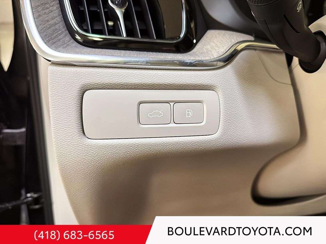 2025 Volvo XC60 T8 Plus CUIR, SIÈGES & VOLANT CHAUFFANTS, JANTES thumb 17