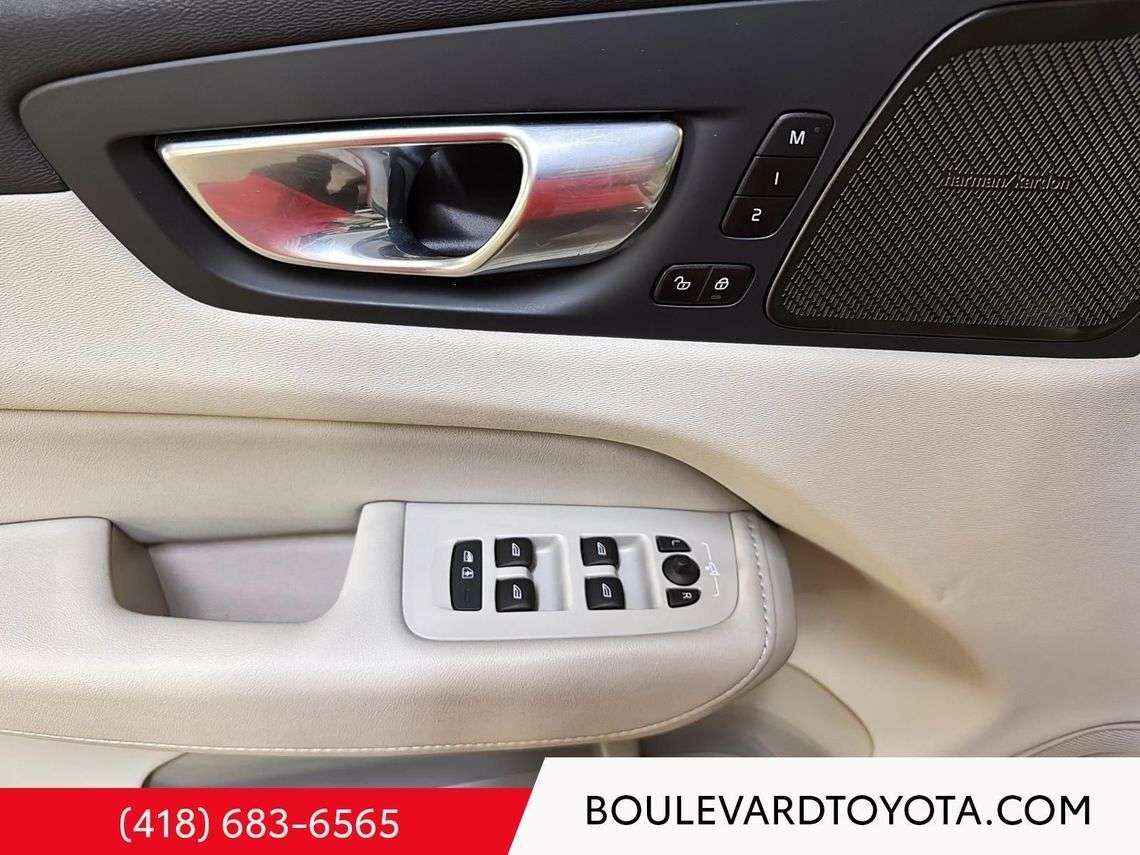2025 Volvo XC60 T8 Plus CUIR, SIÈGES & VOLANT CHAUFFANTS, JANTES thumb 10