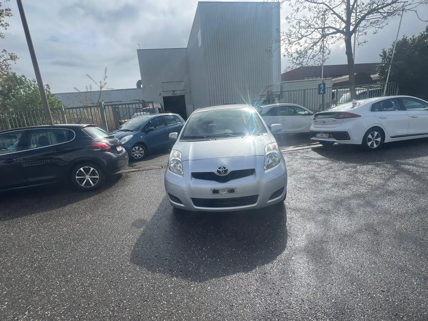 Toyota Yaris 1.33i VVT-i Chill Out II Argent - 2