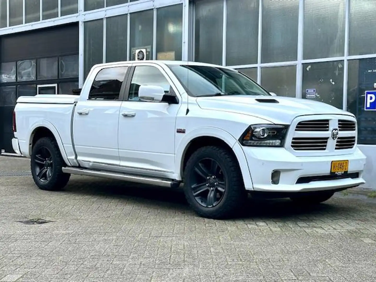Dodge RAM 1500 5.7 V8 Quad Cab 6'4 Wit - 2