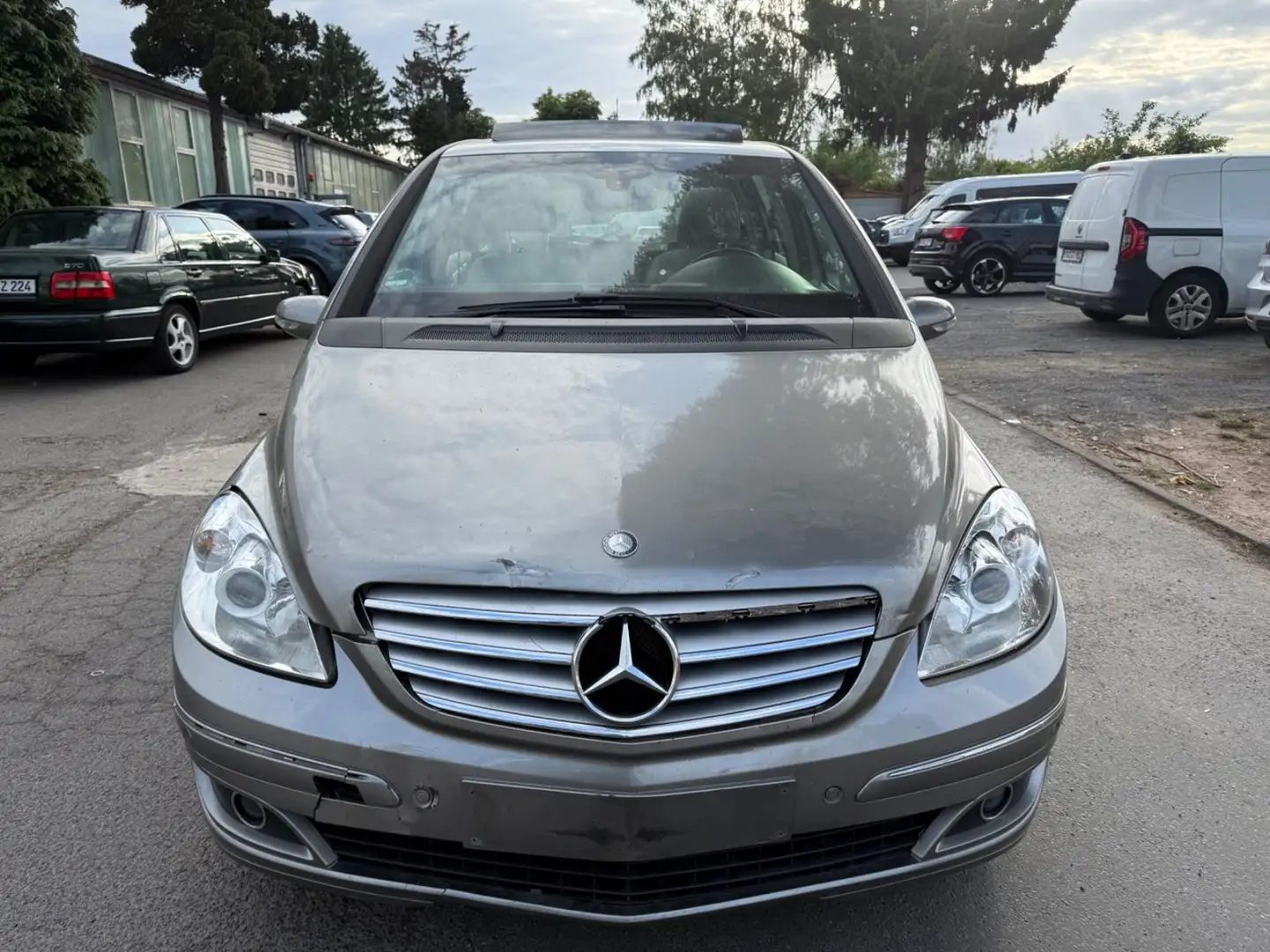 Mercedes-Benz B 200 Automatik LEDER/LAMELLENDACH Gold - 2
