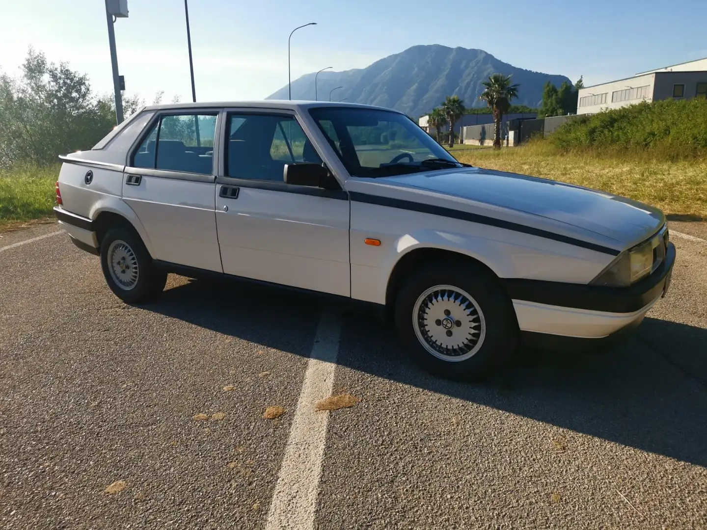 Alfa Romeo 75 75 1.6 Bílá - 1