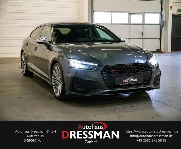 Audi S5 view 3