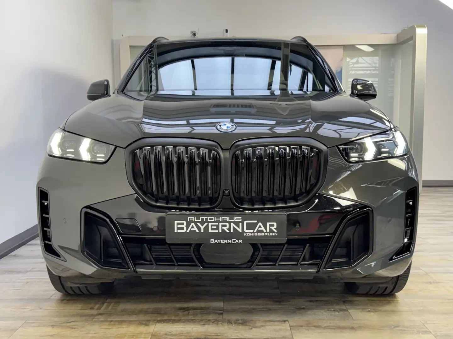 BMW X5 xDrive50e M Sport Pro 22Zoll Sky Sitzlüft AHK Grau - 2