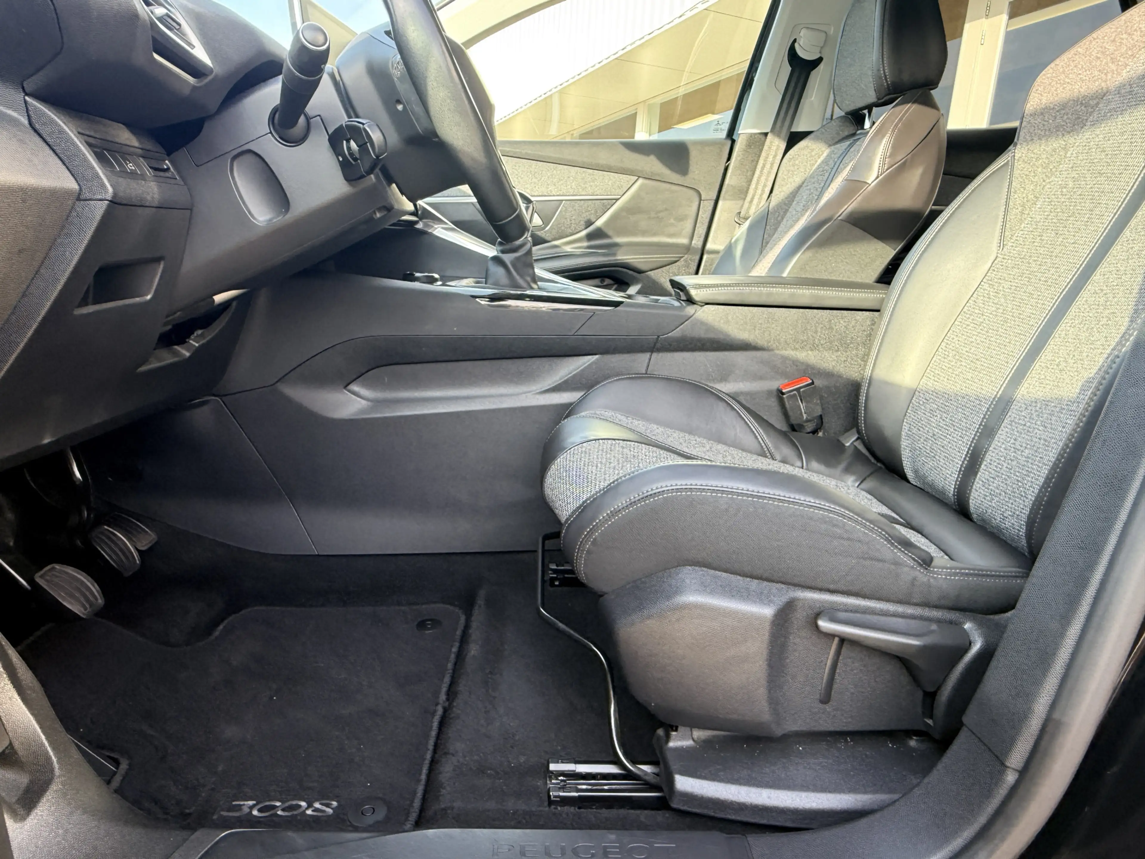 Peugeot 3008 1.2 PureTech Allure | LED | Keyless | Apple/Androi — photo 17