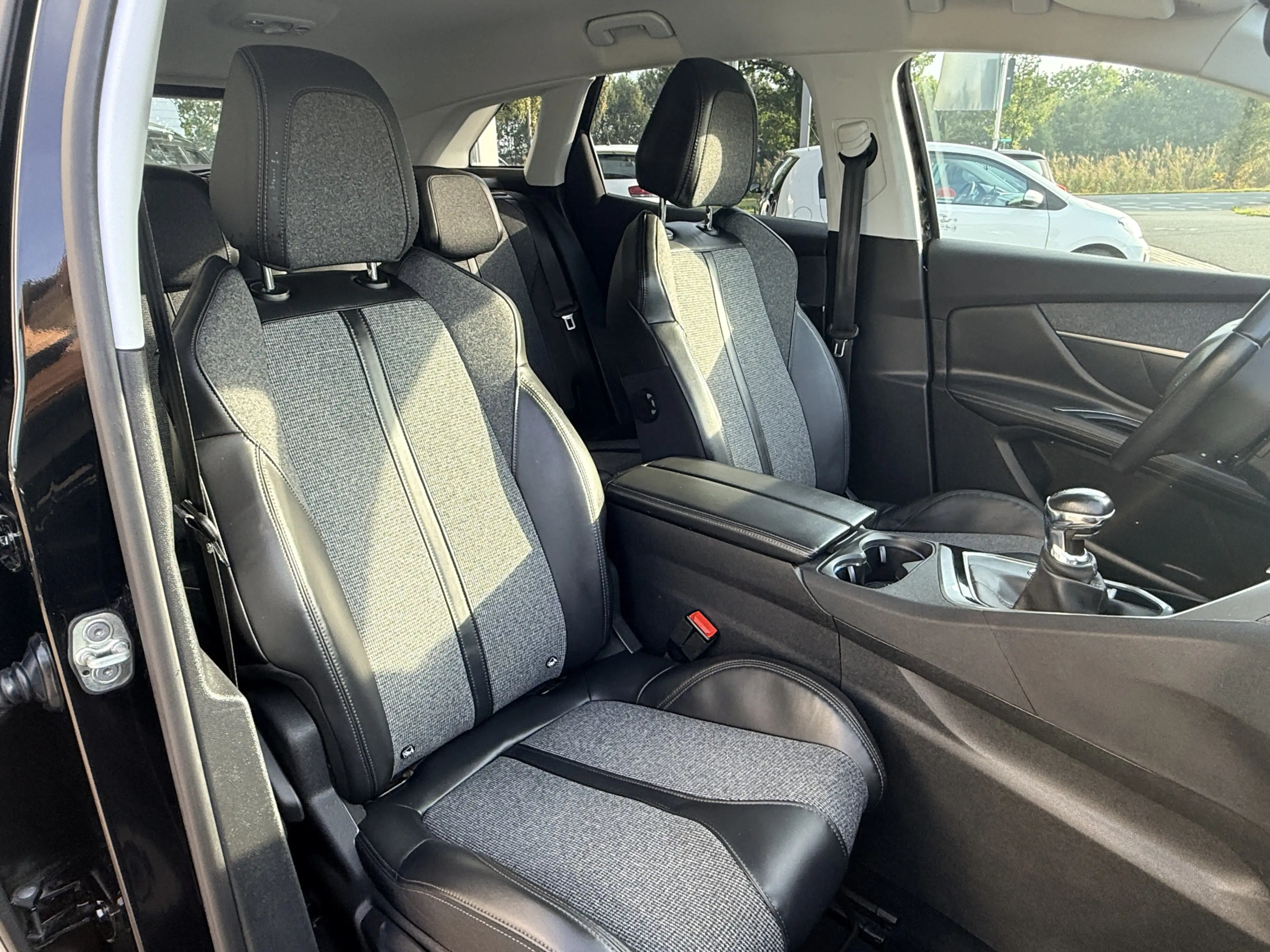 Peugeot 3008 1.2 PureTech Allure | LED | Keyless | Apple/Androi — photo 32