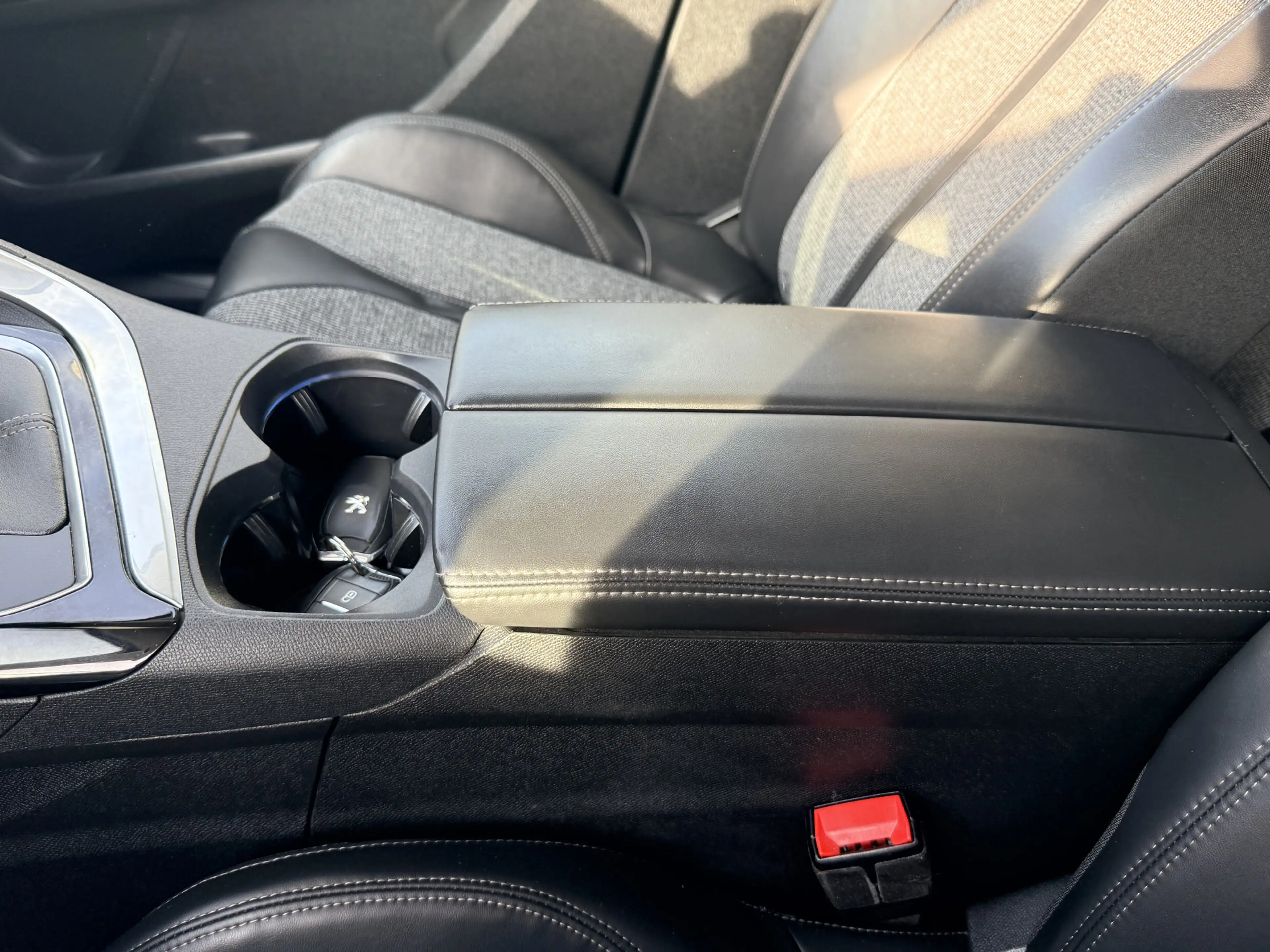 Peugeot 3008 1.2 PureTech Allure | LED | Keyless | Apple/Androi — photo 25