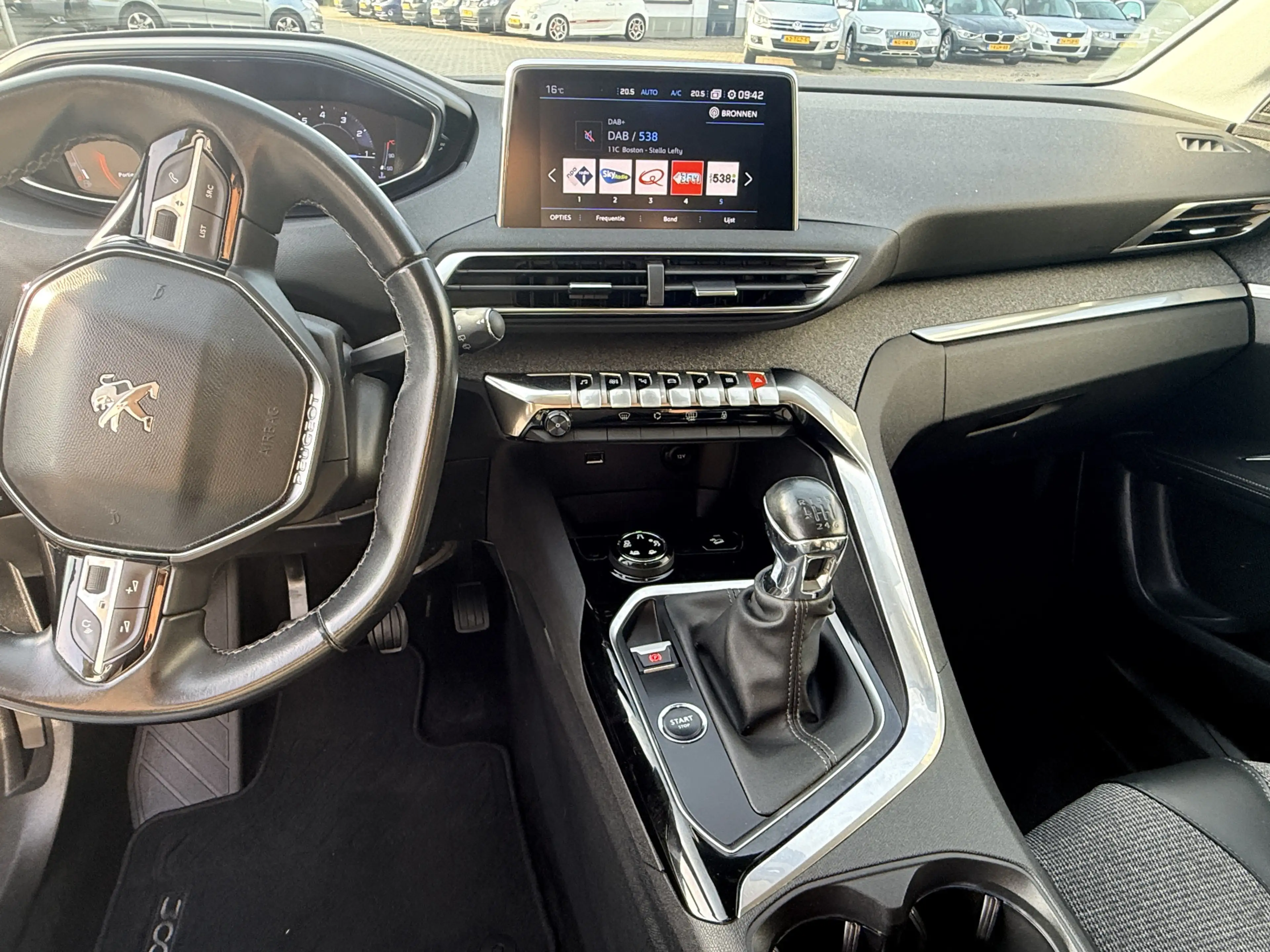 Peugeot 3008 1.2 PureTech Allure | LED | Keyless | Apple/Androi — photo 26
