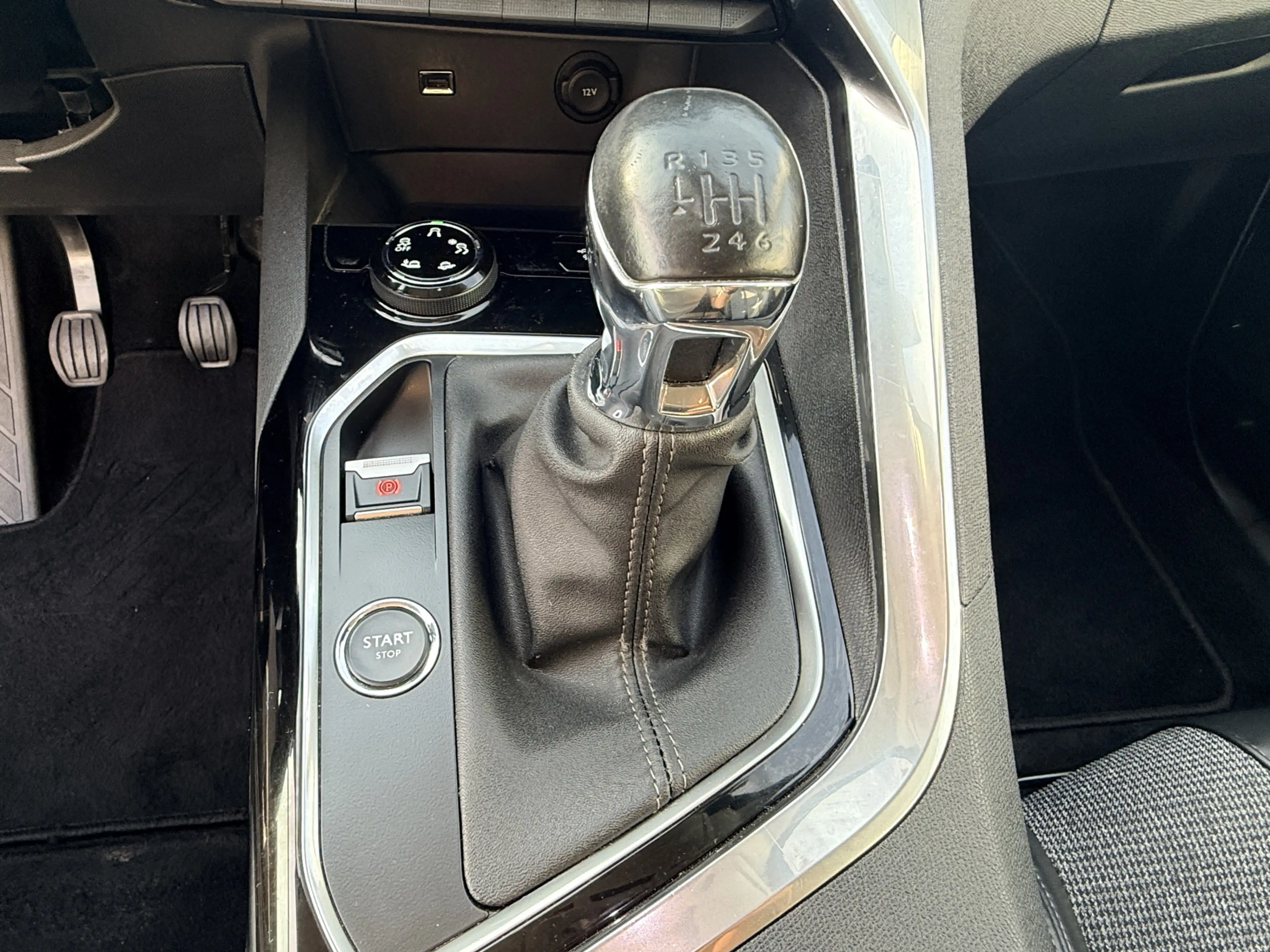 Peugeot 3008 1.2 PureTech Allure | LED | Keyless | Apple/Androi — photo 28