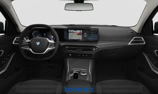BMW 3 Series view 4