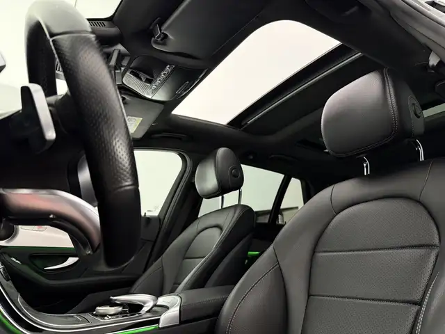Mercedes-Benz C-Class view 4