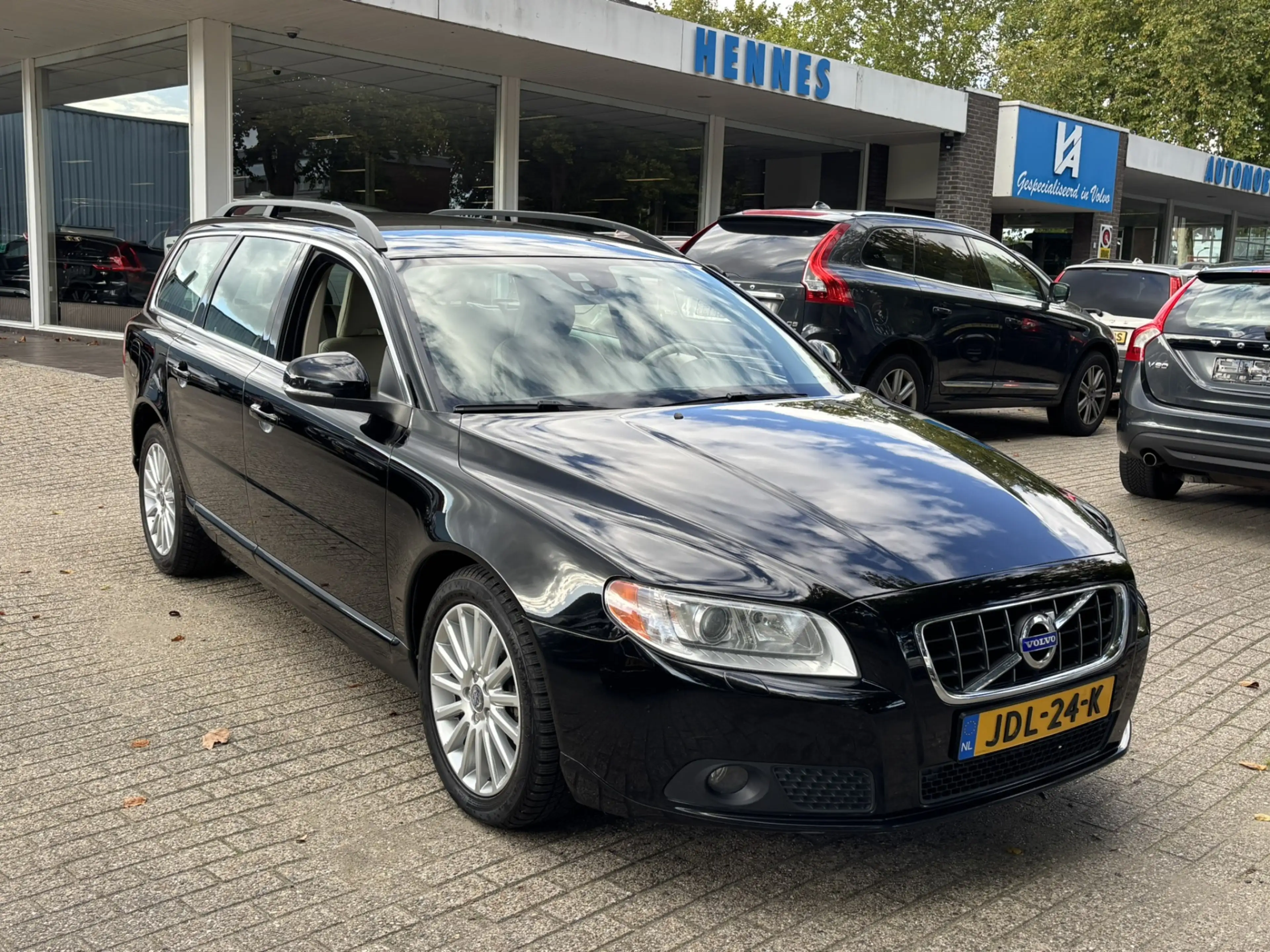 Volvo V70 2.5T 231pk Momentum Xenon Stoelverwarming voor & a