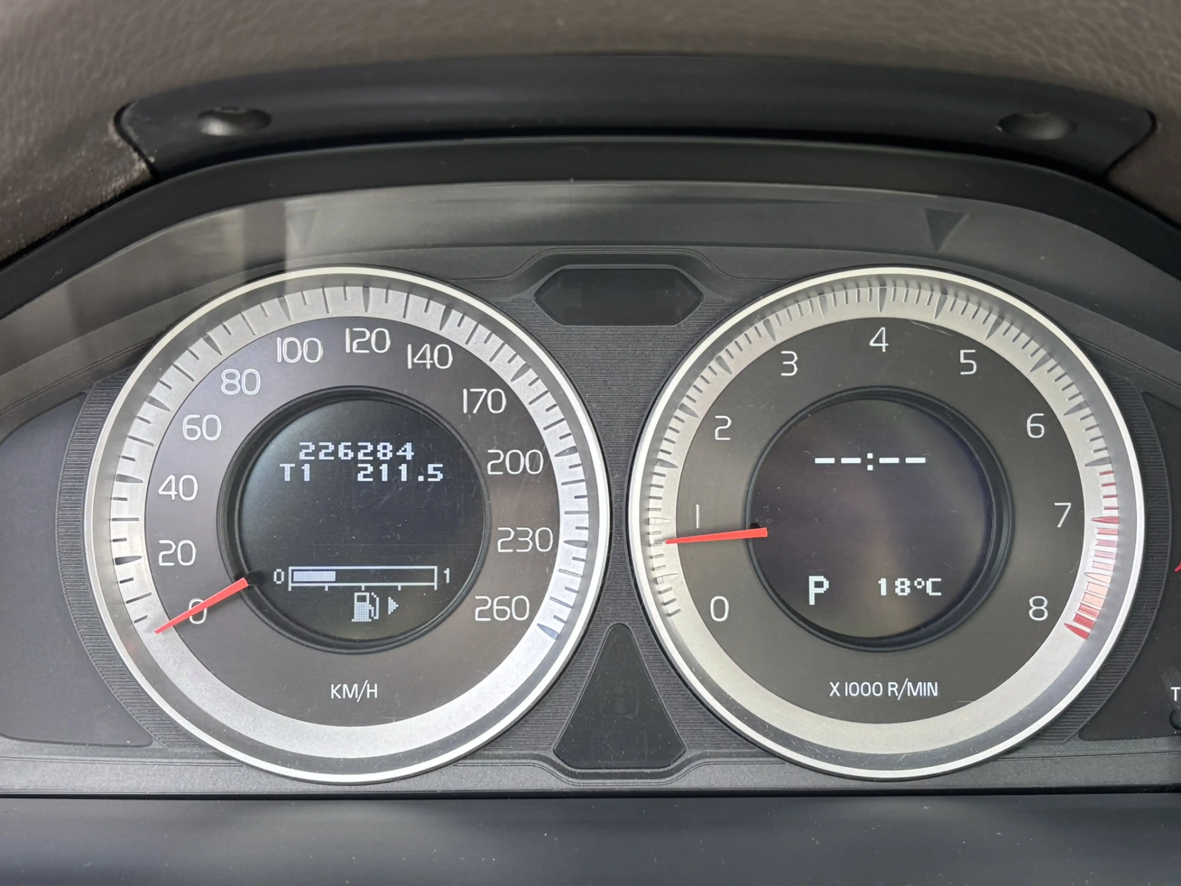 Volvo V70 2.5T 231pk Momentum Xenon Stoelverwarming voor & a — photo 14
