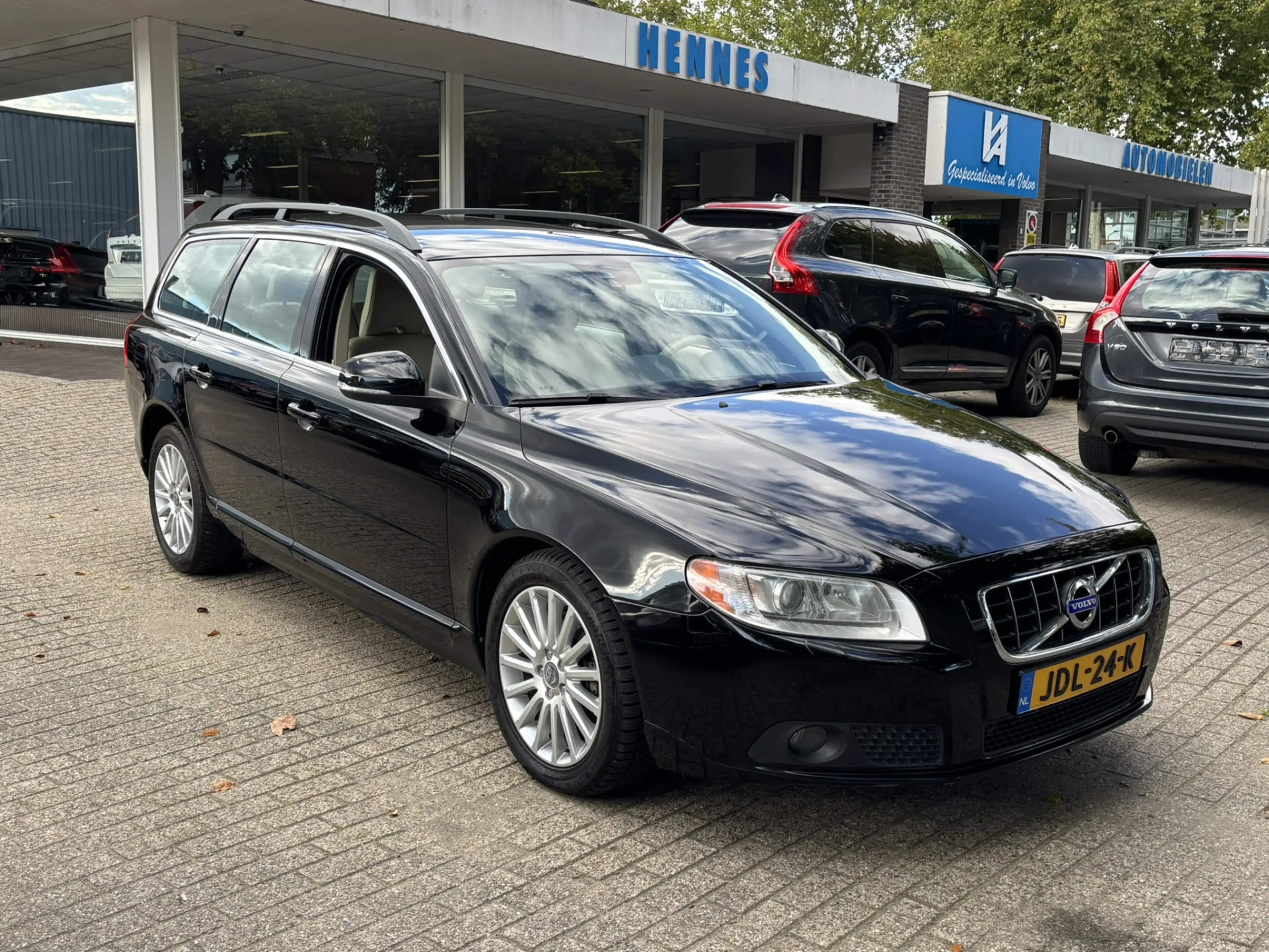 Volvo V70 2.5T 231pk Momentum Xenon Stoelverwarming voor & a — photo 13
