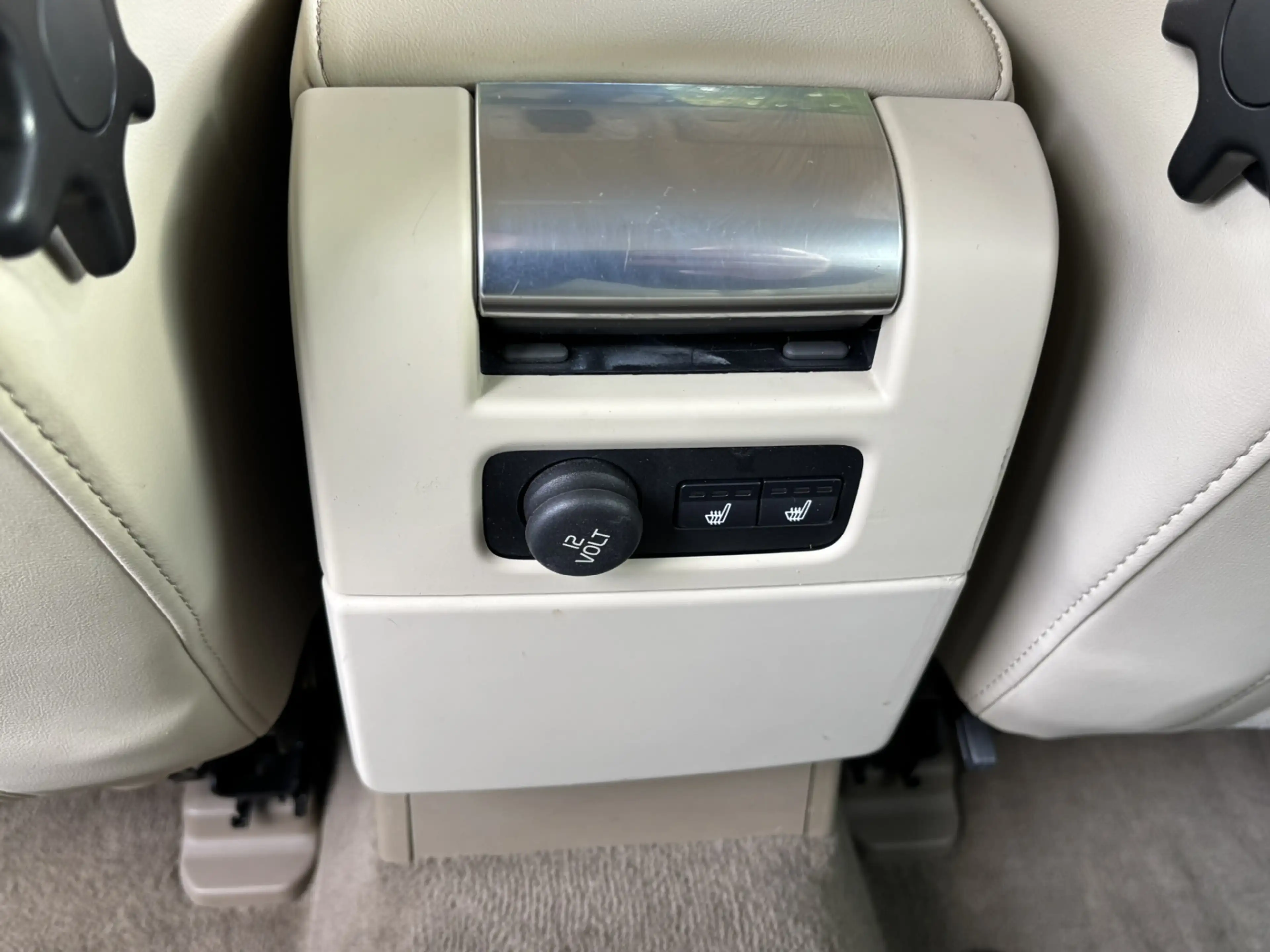 Volvo V70 2.5T 231pk Momentum Xenon Stoelverwarming voor & a — photo 8