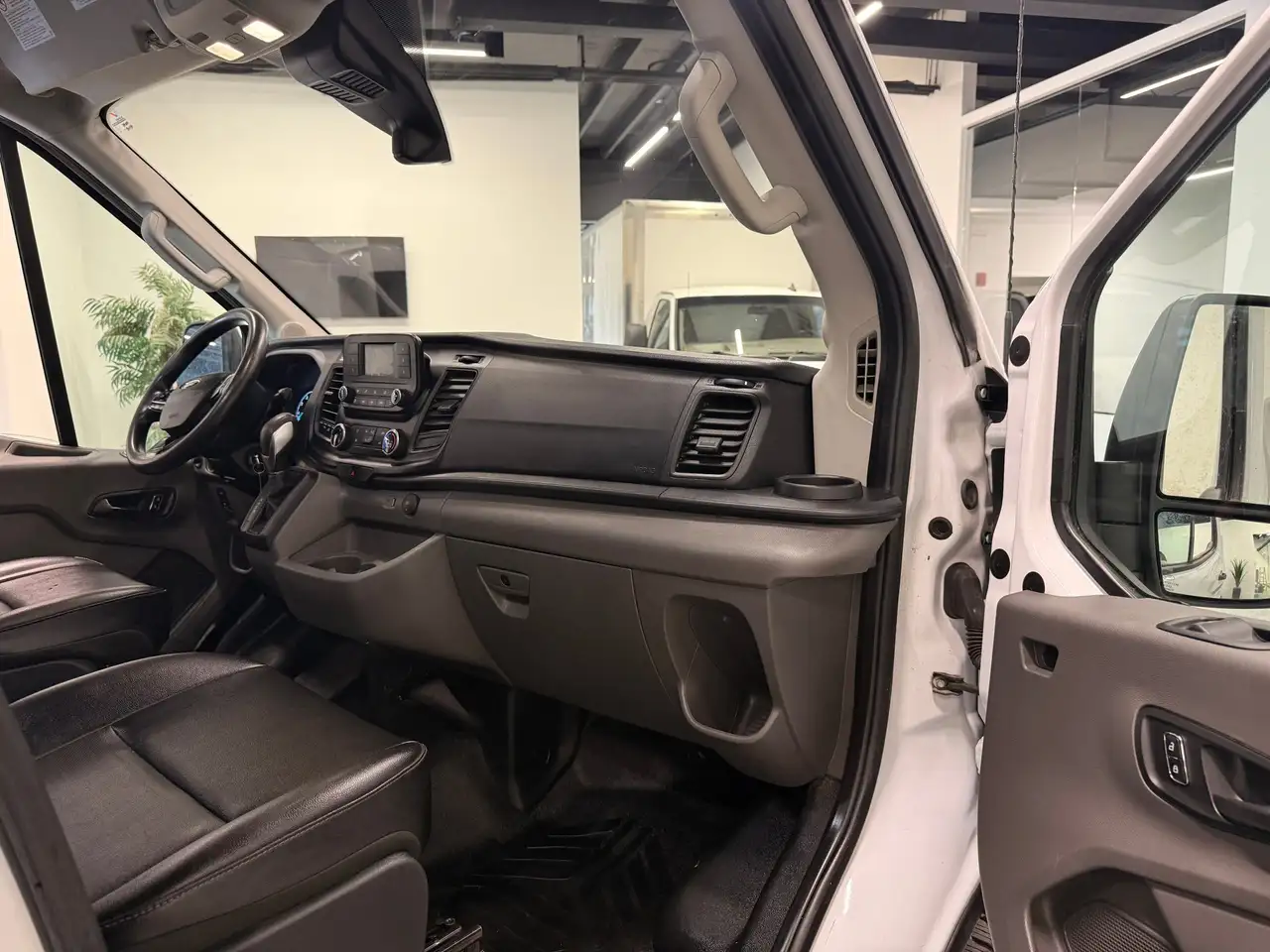 Ford Transit Cargo Van снимка Ford Transit Cargo Van