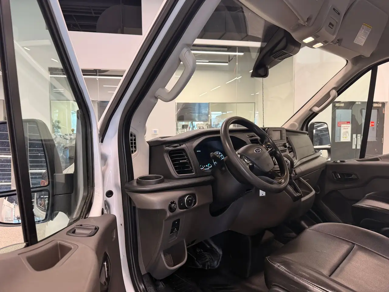 Ford Transit Cargo Van снимка Ford Transit Cargo Van