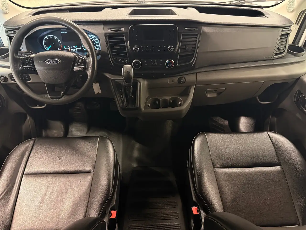 Ford Transit Cargo Van снимка Ford Transit Cargo Van